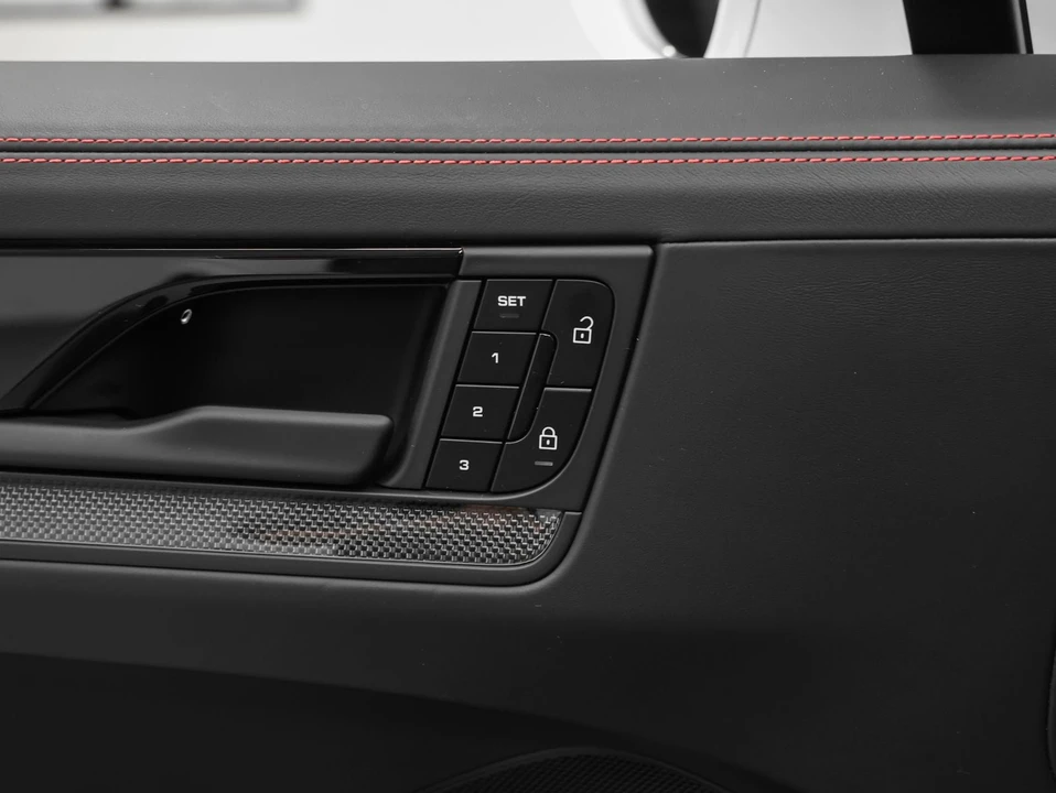 2025 Porsche 9Y0/9Y3 Cayenne GTS - Image 24 of 31