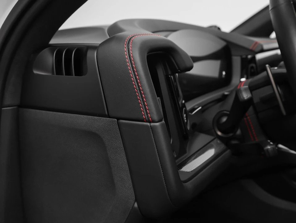 2025 Porsche 9Y0/9Y3 Cayenne GTS - Image 26 of 31