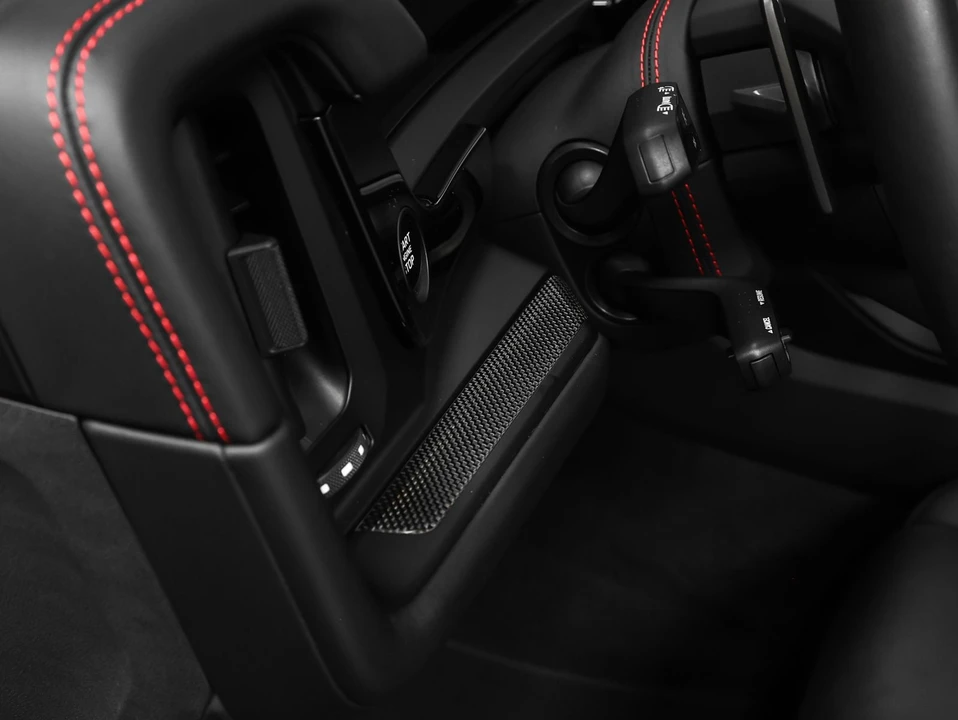2025 Porsche 9Y0/9Y3 Cayenne GTS - Image 27 of 31