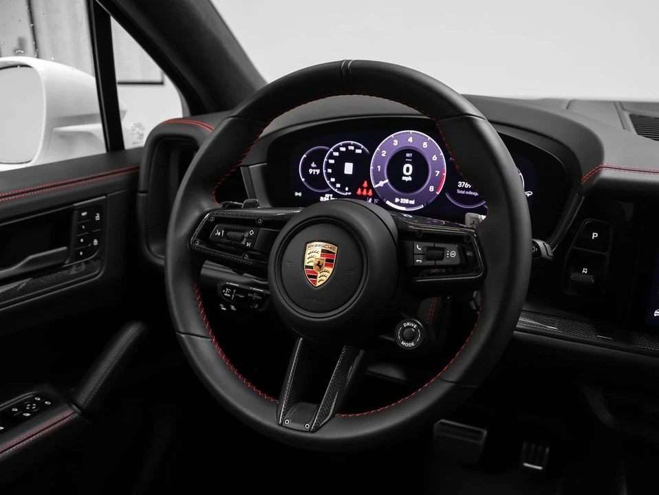 2025 Porsche 9Y0/9Y3 Cayenne GTS - Image 28 of 31