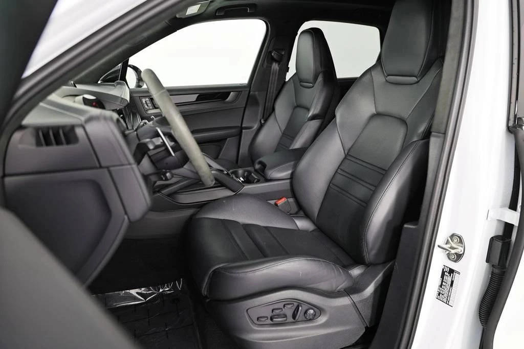 2025 Porsche 9Y0/9Y3 Cayenne GTS - Image 5 of 5