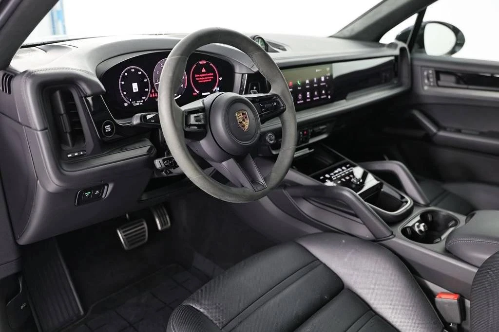 2025 Porsche 9Y0/9Y3 Cayenne GTS - Image 4 of 5