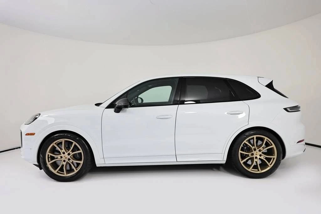2025 Porsche 9Y0/9Y3 Cayenne GTS - Image 2 of 5