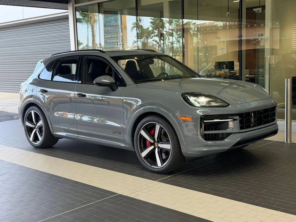2025 Porsche 9Y0/9Y3 Cayenne GTS - Image 4 of 4