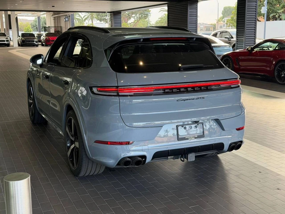 2025 Porsche 9Y0/9Y3 Cayenne GTS - Image 2 of 4