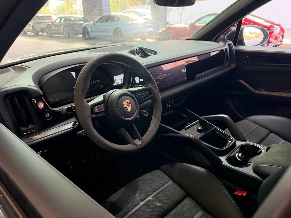 2025 Porsche 9Y0/9Y3 Cayenne GTS - Image 3 of 4