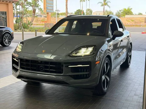 2025 Porsche Cayenne GTS
