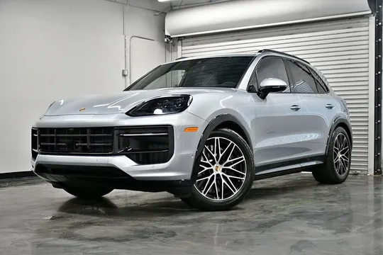 2025 Porsche Cayenne GTS