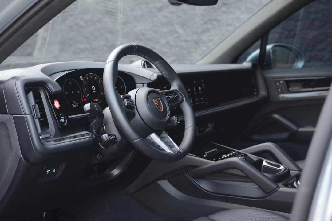 2025 Porsche 9Y0/9Y3 Cayenne GTS - Image 4 of 4