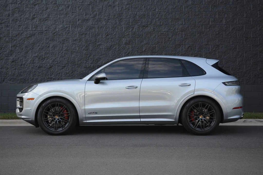 2025 Porsche 9Y0/9Y3 Cayenne GTS - Image 2 of 4