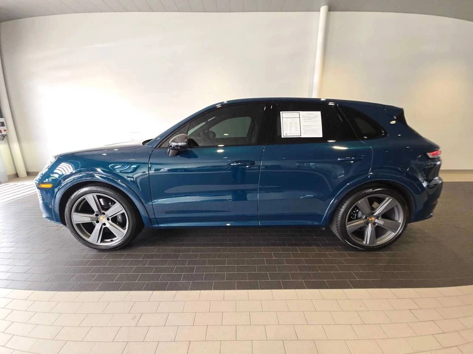 2025 Porsche 9Y0/9Y3 Cayenne GTS - Image 2 of 5