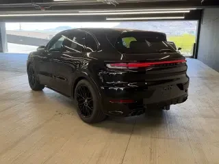 2025 Porsche 9Y0/9Y3 Cayenne GTS - Image 21 of 31