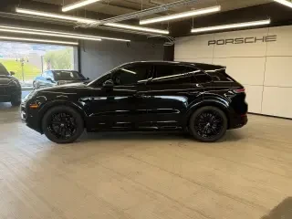 2025 Porsche 9Y0/9Y3 Cayenne GTS - Image 13 of 31