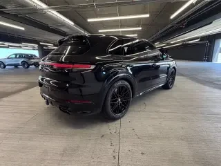 2025 Porsche 9Y0/9Y3 Cayenne GTS - Image 29 of 31