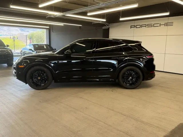 2025 Porsche 9Y0/9Y3 Cayenne GTS - Image 14 of 31