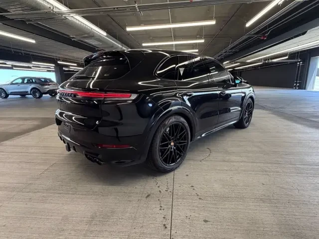 2025 Porsche 9Y0/9Y3 Cayenne GTS - Image 30 of 31