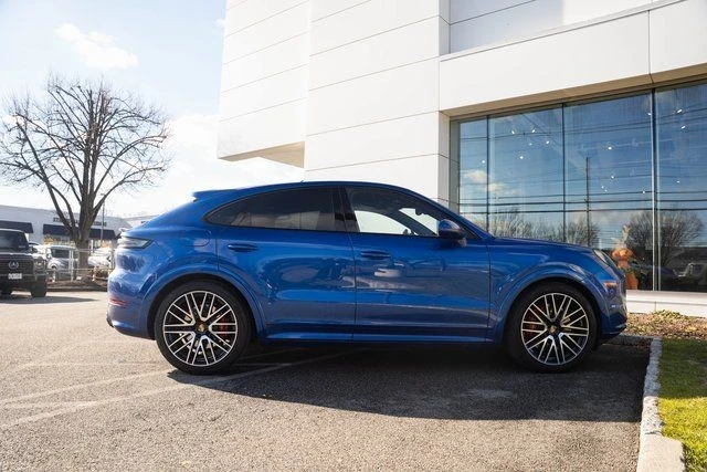 2025 Porsche 9Y0/9Y3 Cayenne GTS - Image 8 of 31