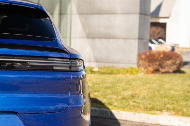 2025 Porsche - Image 14 of 31