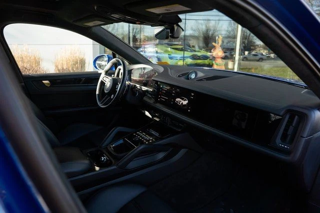 2025 Porsche - Image 23 of 31