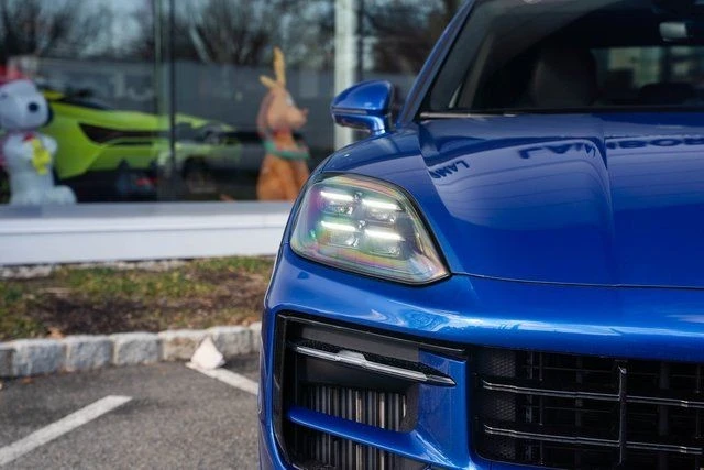 2025 Porsche 9Y0/9Y3 Cayenne GTS - Image 2 of 31