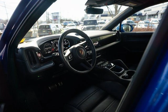 2025 Porsche - Image 18 of 31