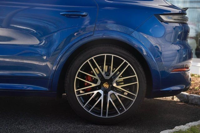 2025 Porsche 9Y0/9Y3 Cayenne GTS - Image 7 of 31
