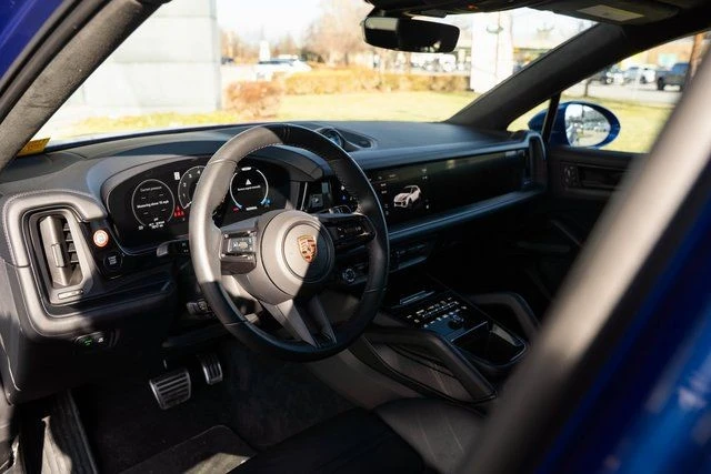 2025 Porsche 9Y0/9Y3 Cayenne GTS - Image 22 of 31