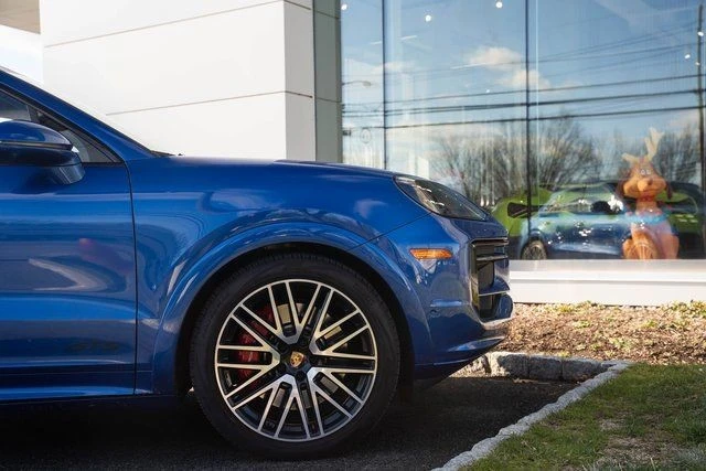2025 Porsche 9Y0/9Y3 Cayenne GTS - Image 10 of 31