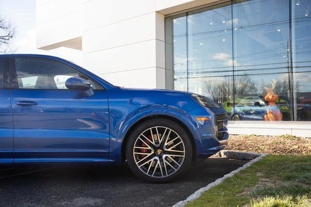 2025 Porsche 9Y0/9Y3 Cayenne GTS - Image 11 of 31
