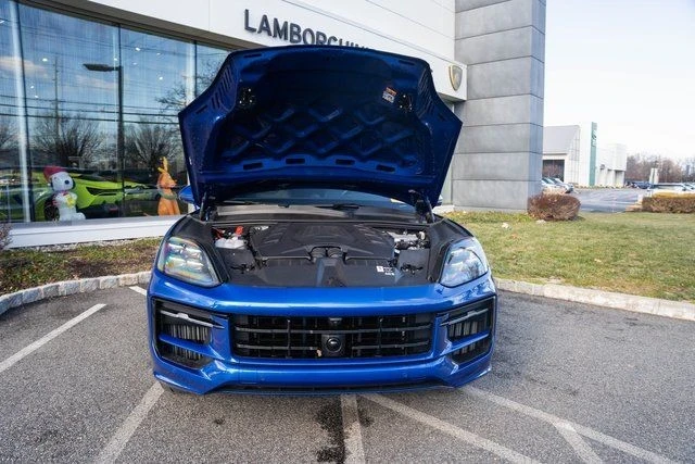 2025 Porsche 9Y0/9Y3 Cayenne GTS - Image 29 of 31