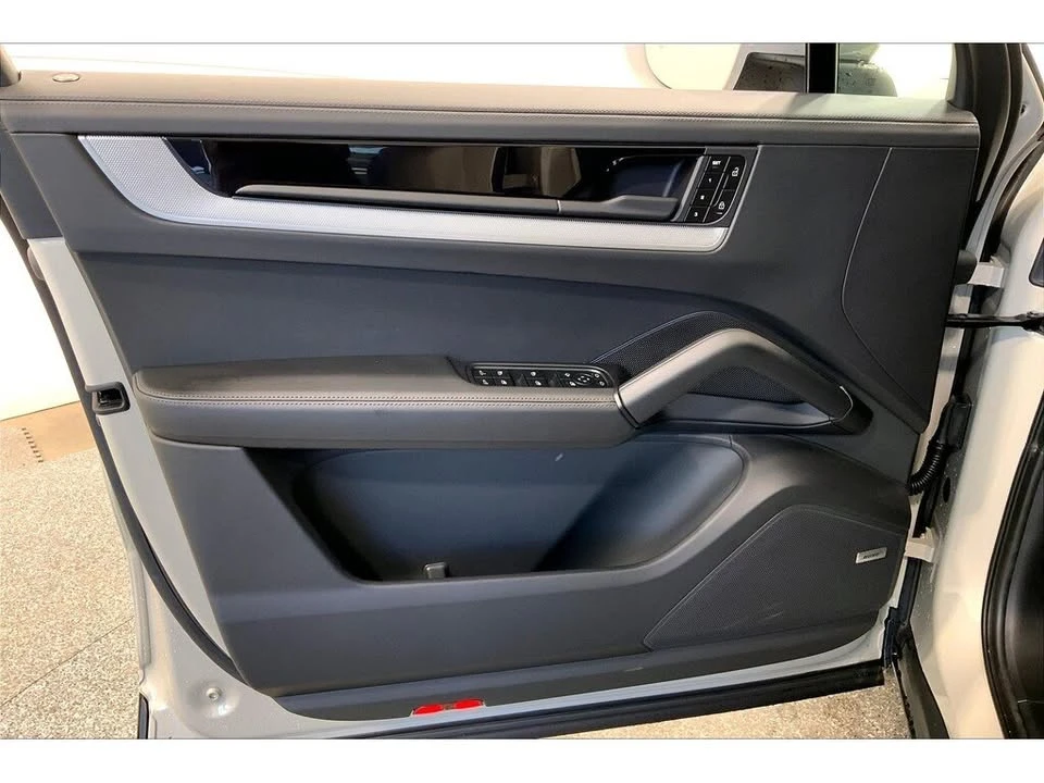 2025 Porsche 9Y0/9Y3 Cayenne - Image 20 of 20