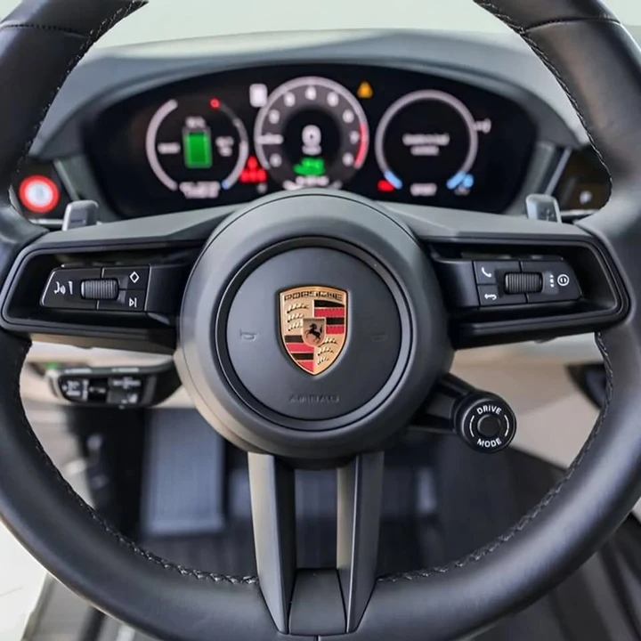 2025 Porsche 9Y0/9Y3 Cayenne - Image 16 of 17