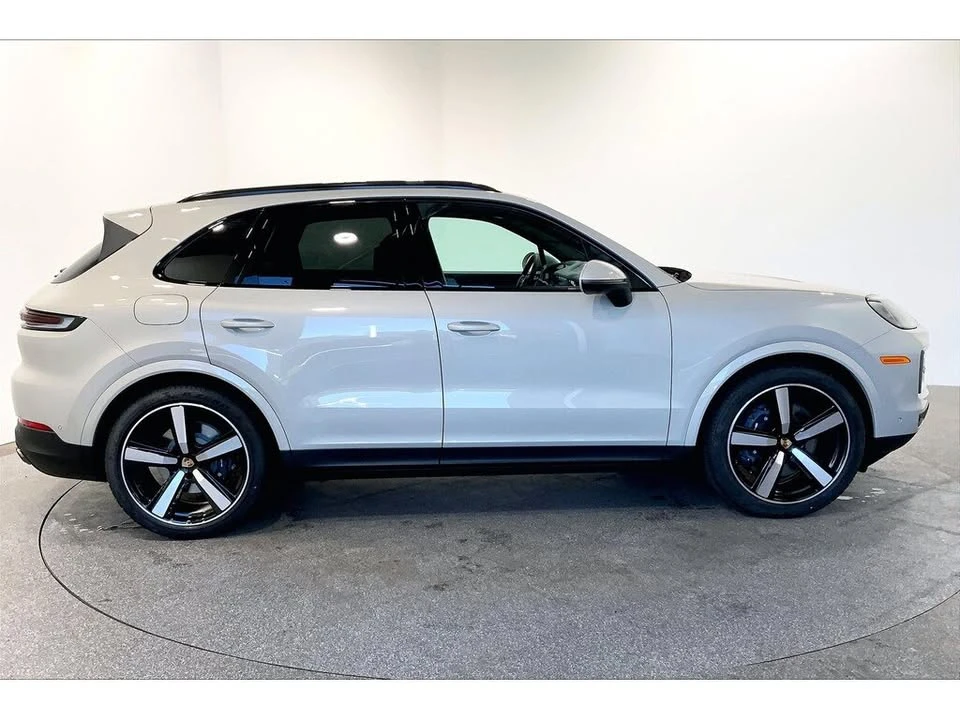 2025 Porsche 9Y0/9Y3 Cayenne - Image 4 of 20