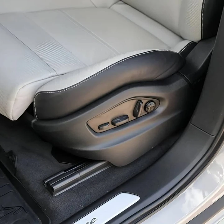 2025 Porsche 9Y0/9Y3 Cayenne - Image 12 of 17