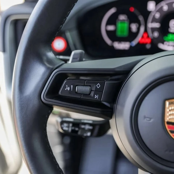 2025 Porsche 9Y0/9Y3 Cayenne - Image 17 of 17