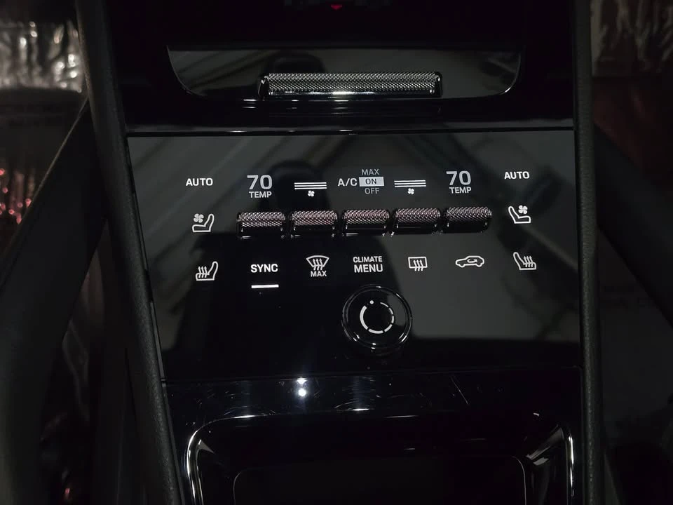 2025 Porsche 9Y0/9Y3 Cayenne - Image 18 of 20