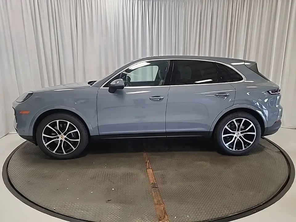 2025 Porsche 9Y0/9Y3 Cayenne - Image 2 of 8