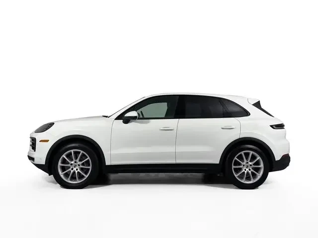 2025 Porsche 9Y0/9Y3 Cayenne - Image 2 of 9