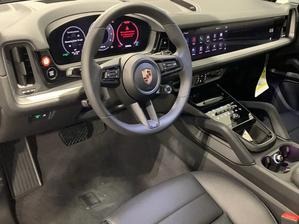2025 Porsche 9Y0/9Y3 Cayenne - Image 4 of 13