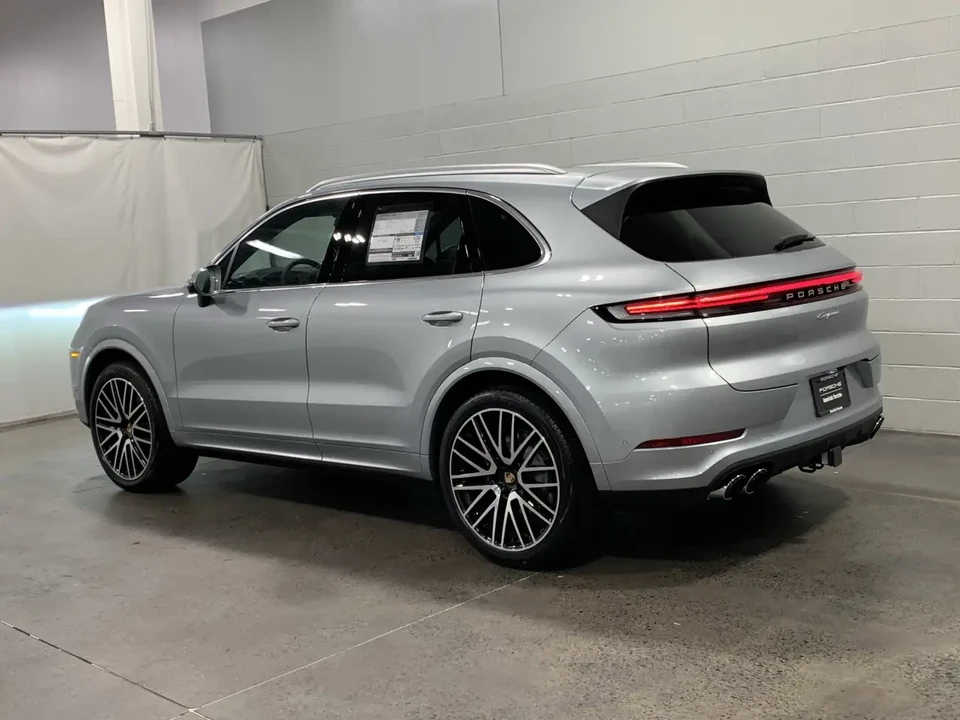 2025 Porsche 9Y0/9Y3 Cayenne - Image 3 of 13