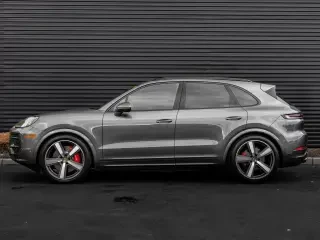 2025 Porsche 9Y0/9Y3 Cayenne S - Image 2 of 4