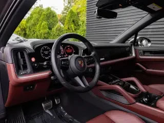 2025 Porsche 9Y0/9Y3 Cayenne S - Image 4 of 4