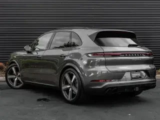 2025 Porsche 9Y0/9Y3 Cayenne S - Image 3 of 4