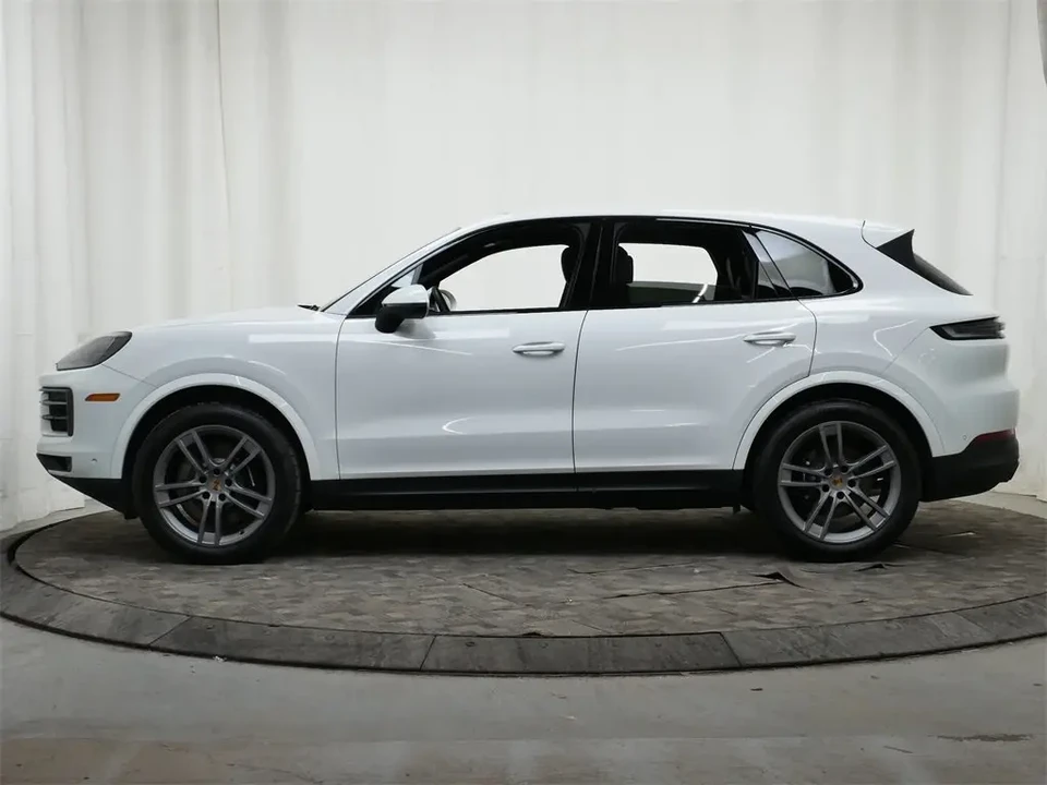 2025 Porsche 9Y0/9Y3 Cayenne S - Image 2 of 5