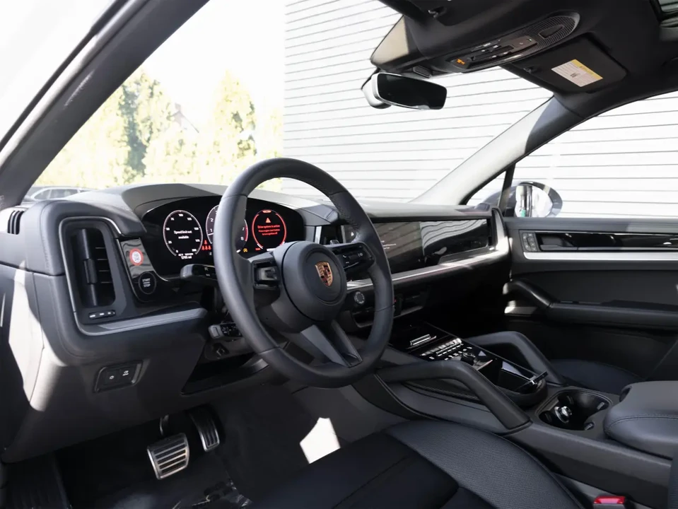2025 Porsche 9Y0/9Y3 Cayenne S - Image 4 of 10