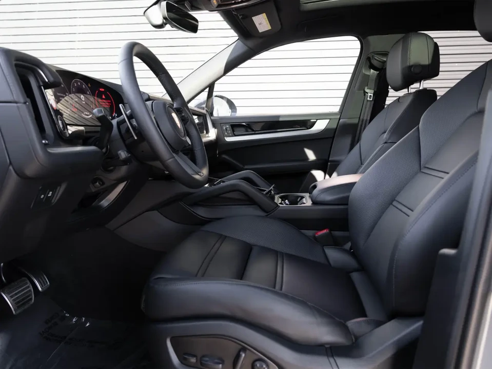 2025 Porsche 9Y0/9Y3 Cayenne S - Image 5 of 10