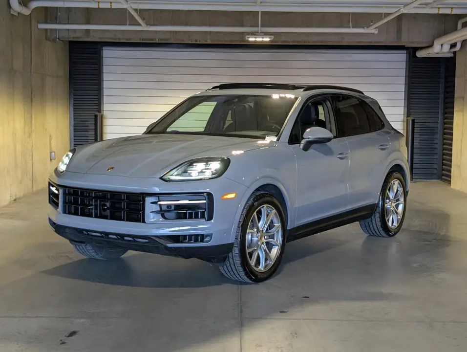 2025 Porsche 9Y0/9Y3 Cayenne S - Image 9 of 10