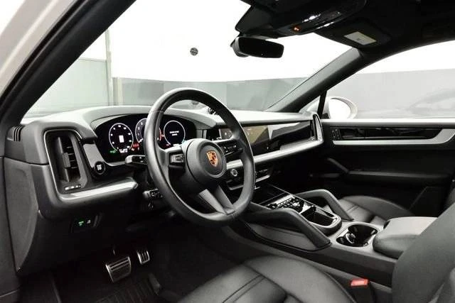 2025 Porsche 9Y0/9Y3 Cayenne Coupe - Image 4 of 5