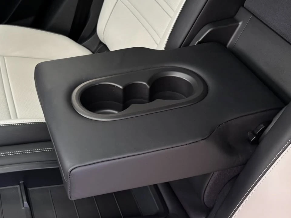 2025 Porsche Cayenne - Image 17 of 20