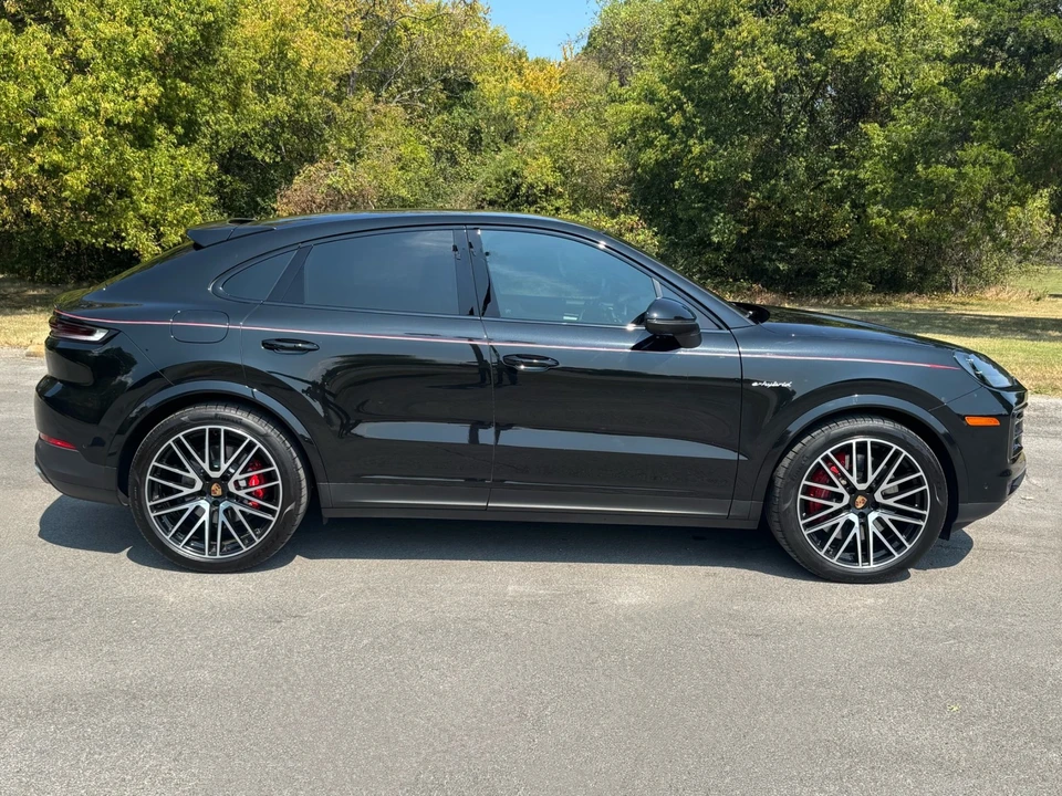 2025 Porsche Cayenne - Image 8 of 31